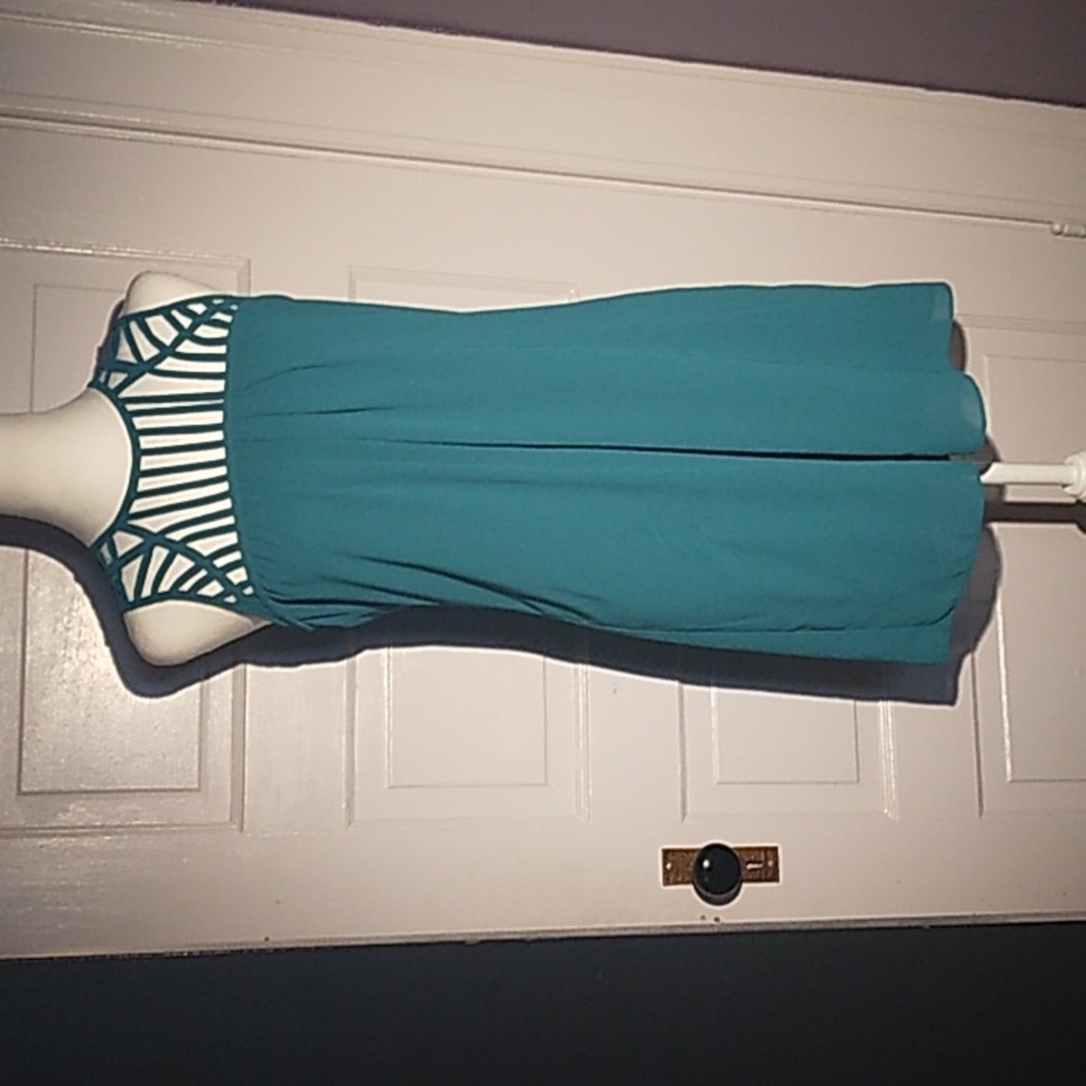 "A. Byer" lined mini dress with sculpted neckline, sleeveless, blue Sz: M